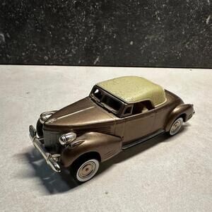 Department 55 1940 b16 Cadillac Coupe 1/64 scale vintage car, model car, no box